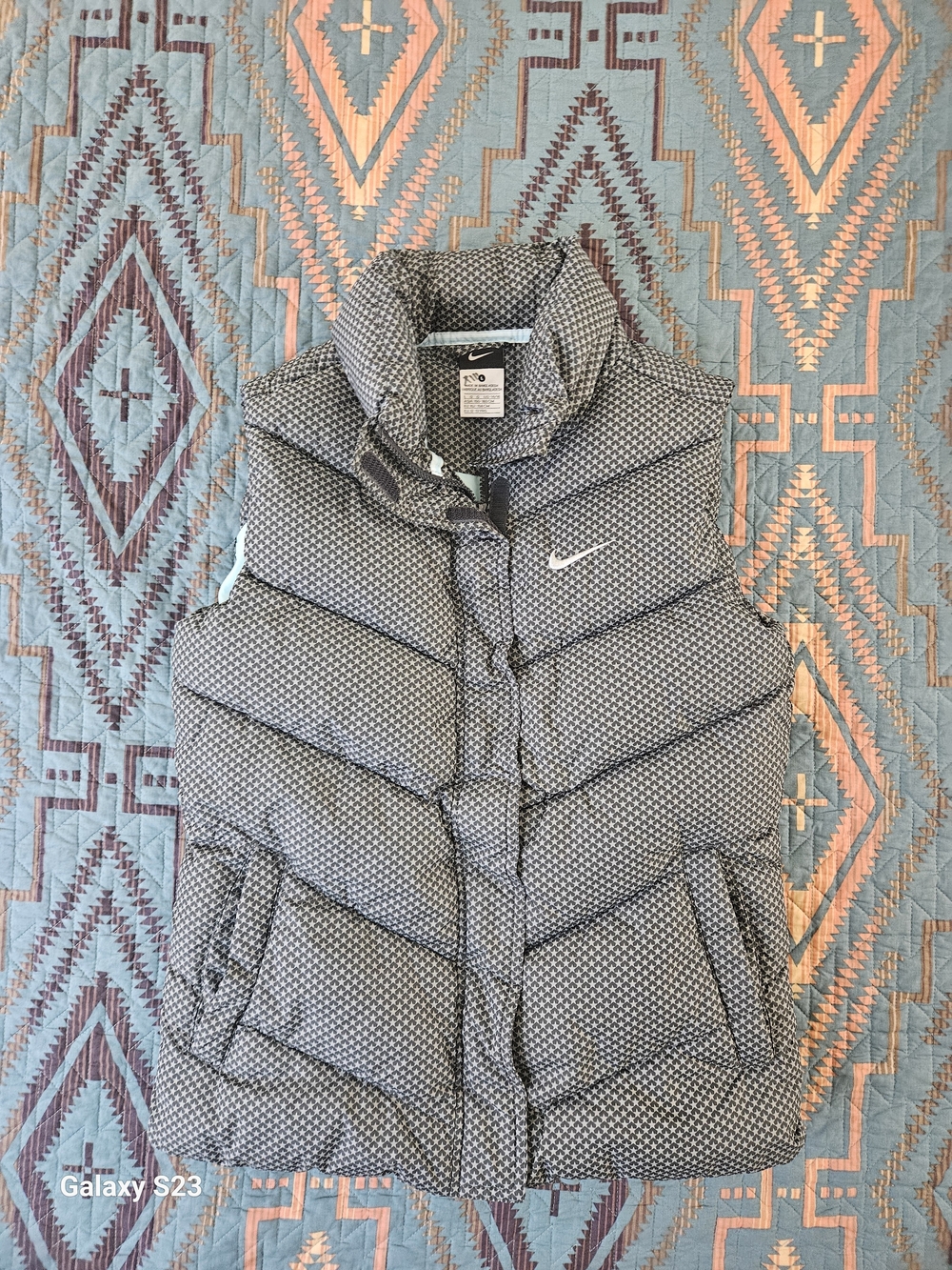 Nike Quilted Puffer Vest in Gray Stars Print